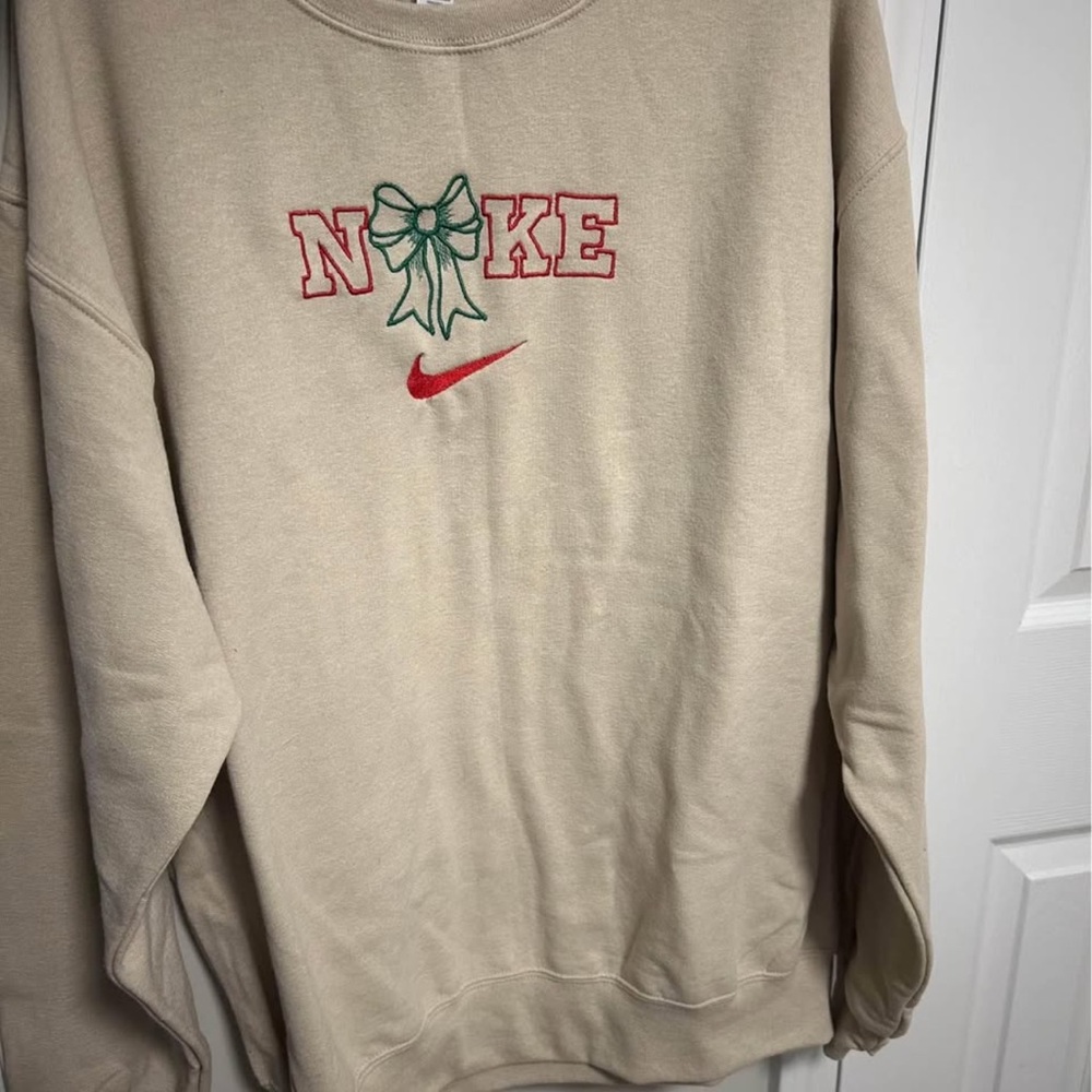 Jerzees Men's Beige Sweater with Christmas Nike design